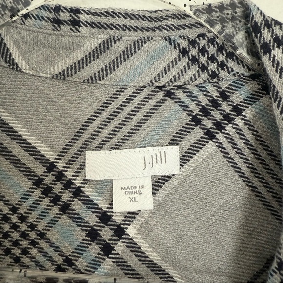 J. Jill Blouse Shirt Plaid Button Front Lightweight Gray Buttons Side Hem Sz XL - Picture 8 of 8